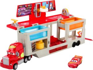 Disney Pixar Cars coffret Mack atelier de peinture avec Flash McQueen HPD82