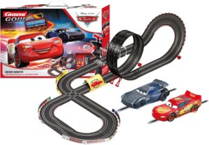 Circuit électrique Cars avec Flash McQueen et Jackson Storm