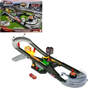 Circuit Piston Cup Cars avec Flash McQueen