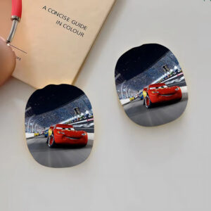 Coque AirPods Max Cars avec McQueen sur circuit