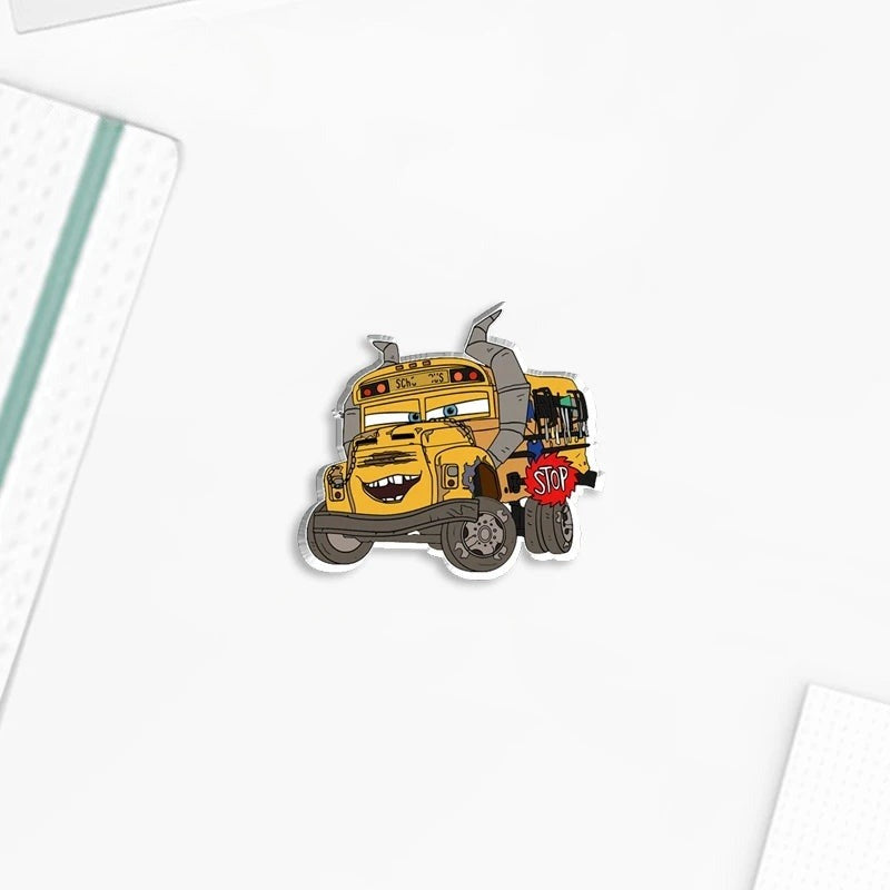 Pin's Cars avec Miss Fritter, le bus scolaire