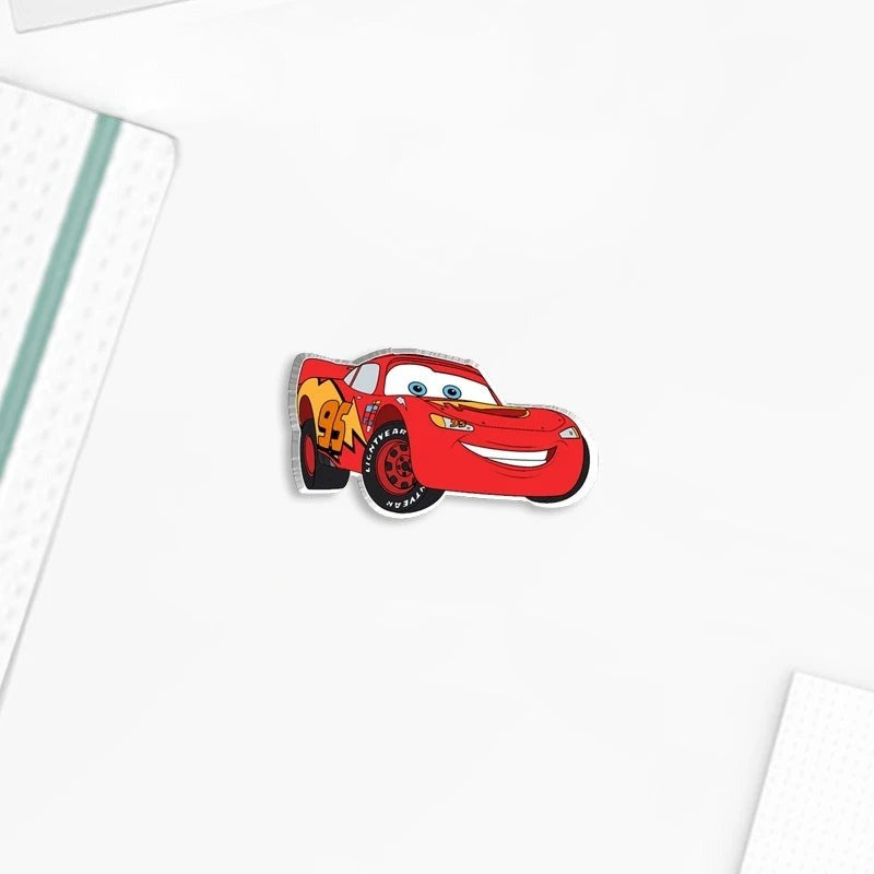 Pin's Cars avec Flash McQueen