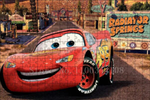 Puzzle Cars Flash McQueen Radiator Springs avec variantes 300PCS, 500PCS ou 1000PCS