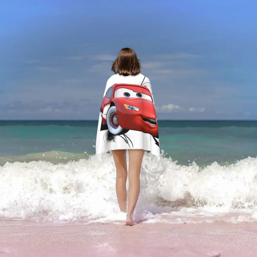 Serviette de plage blanche Cars avec Flash McQueen – Image 4