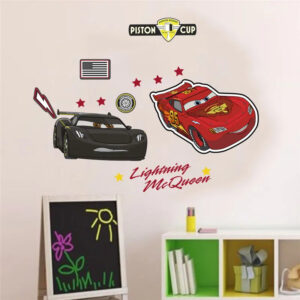 Sticker mural Cars avec McQueen face à Storm