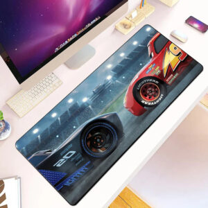 Tapis de souris Cars avec McQueen face à Storm
