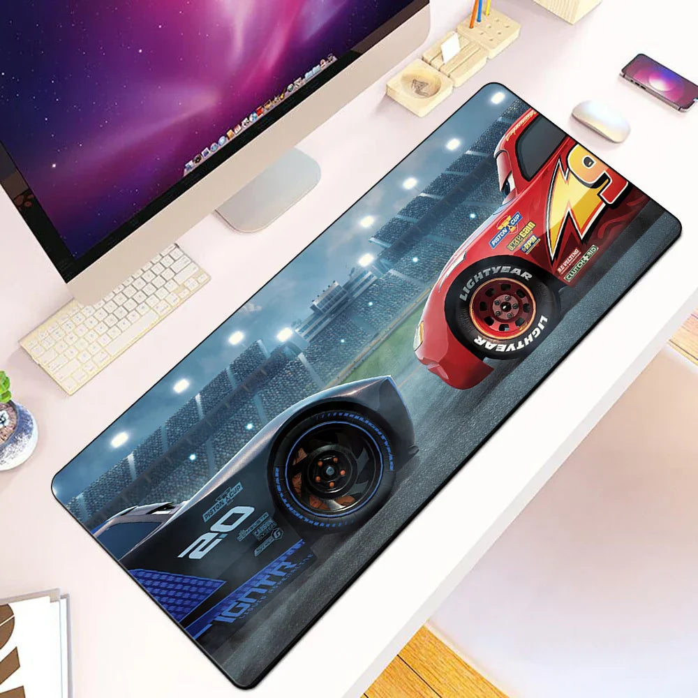 Tapis de souris Cars avec McQueen face à Storm